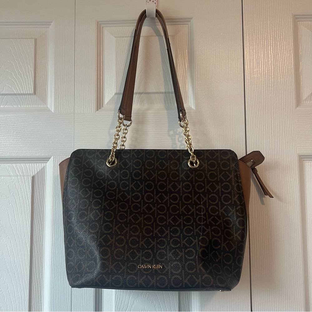 Calvin Klein Hailey Signature Top Zip Chain Tote in color brown khaki caramel